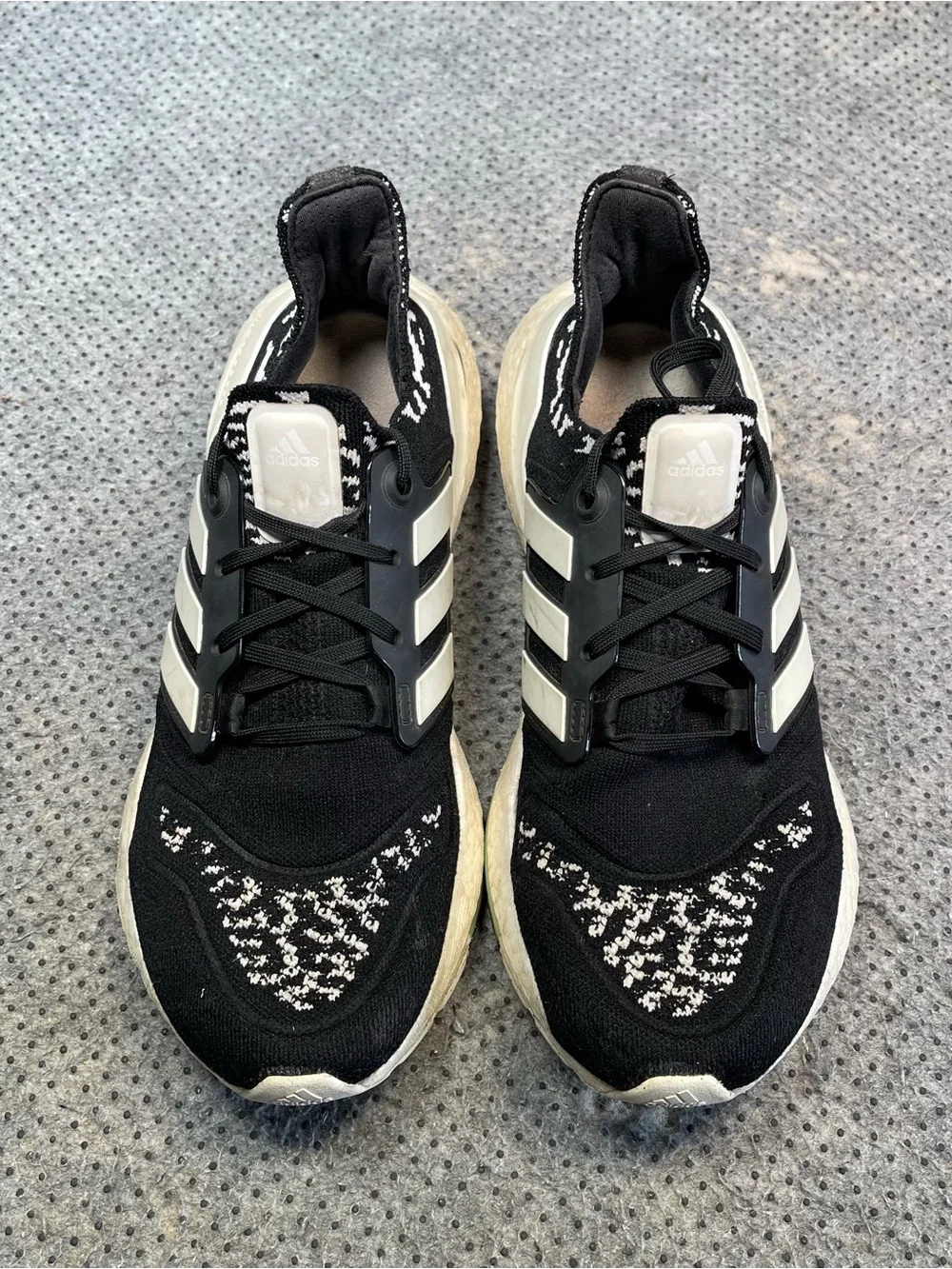 Adidas Ultraboost 22 Black White Running Shoes Size 9.5 Women’s